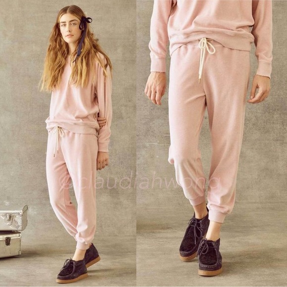 THE GREAT Velour Cropped Sweatpant in Rosewater Pink